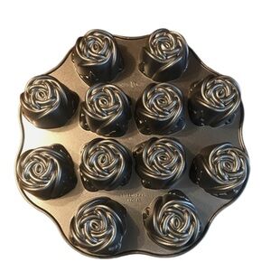 NORDIC WARE SWEETHEART ROSES‎ 12 CT. Muffin Cupcake Mold Pan Rose Cake